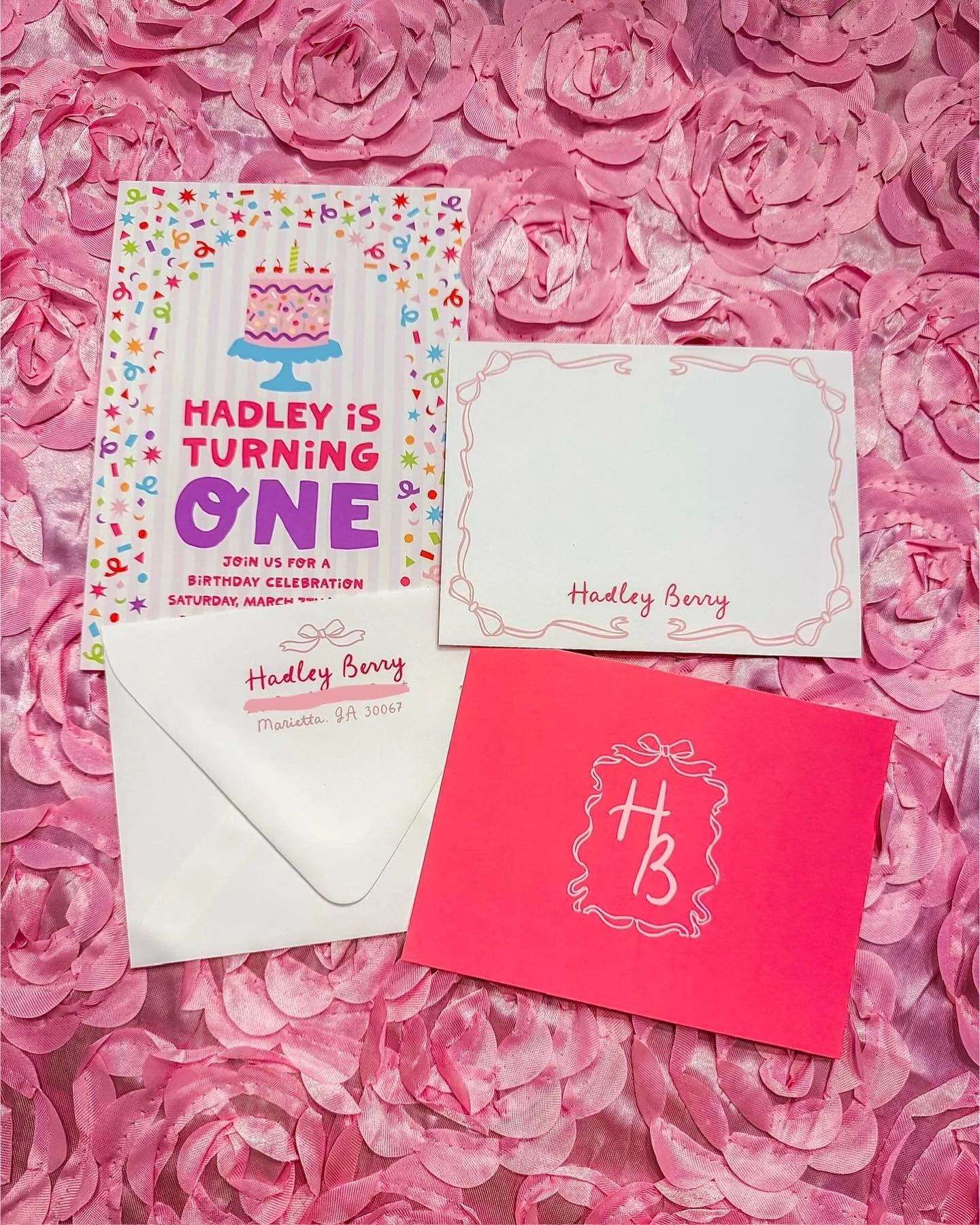 Because every first birthday invite needs personalized stationery for thank you notes 💅🎀