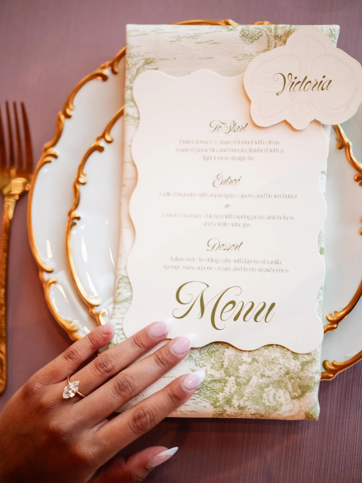 See, we can *technically* do neutrals. 😏

Stunning shoot courtesy of these amazing people:

Planning + Design: @vowsandvisions.weddings
Florals: @divinefloralstudioatl
Venue: @enonranch
Photography: @andreadeandaphotography
Content Creation: @creati