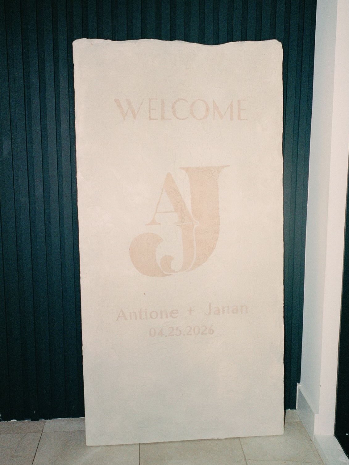 Some things are better set in stone. Your wedding signage, for one. 🪨🌸

Bride @janan.marie
Groom @rgbtwon
Planner @tintedevents
Photographer @memoriesbylindsay
Videographer @askforshi
Florals + Custom Builds @araizaflorals
Stationery Whitedogpaper
