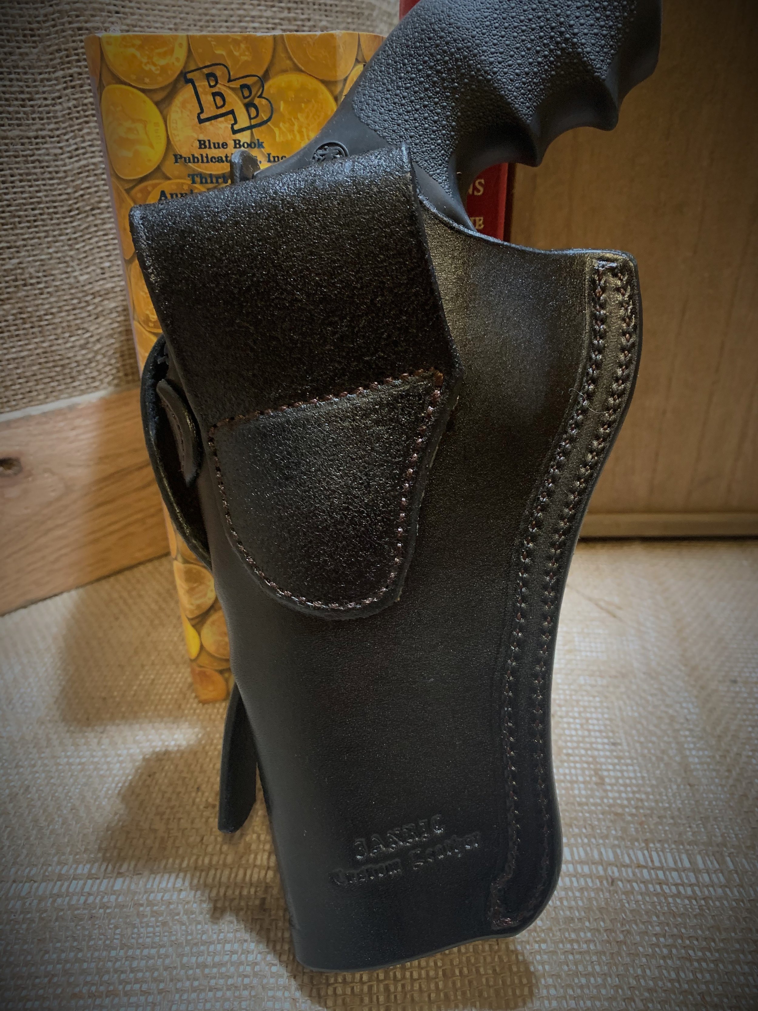 HOL-SW686-WH3-0040-Rear.jpg