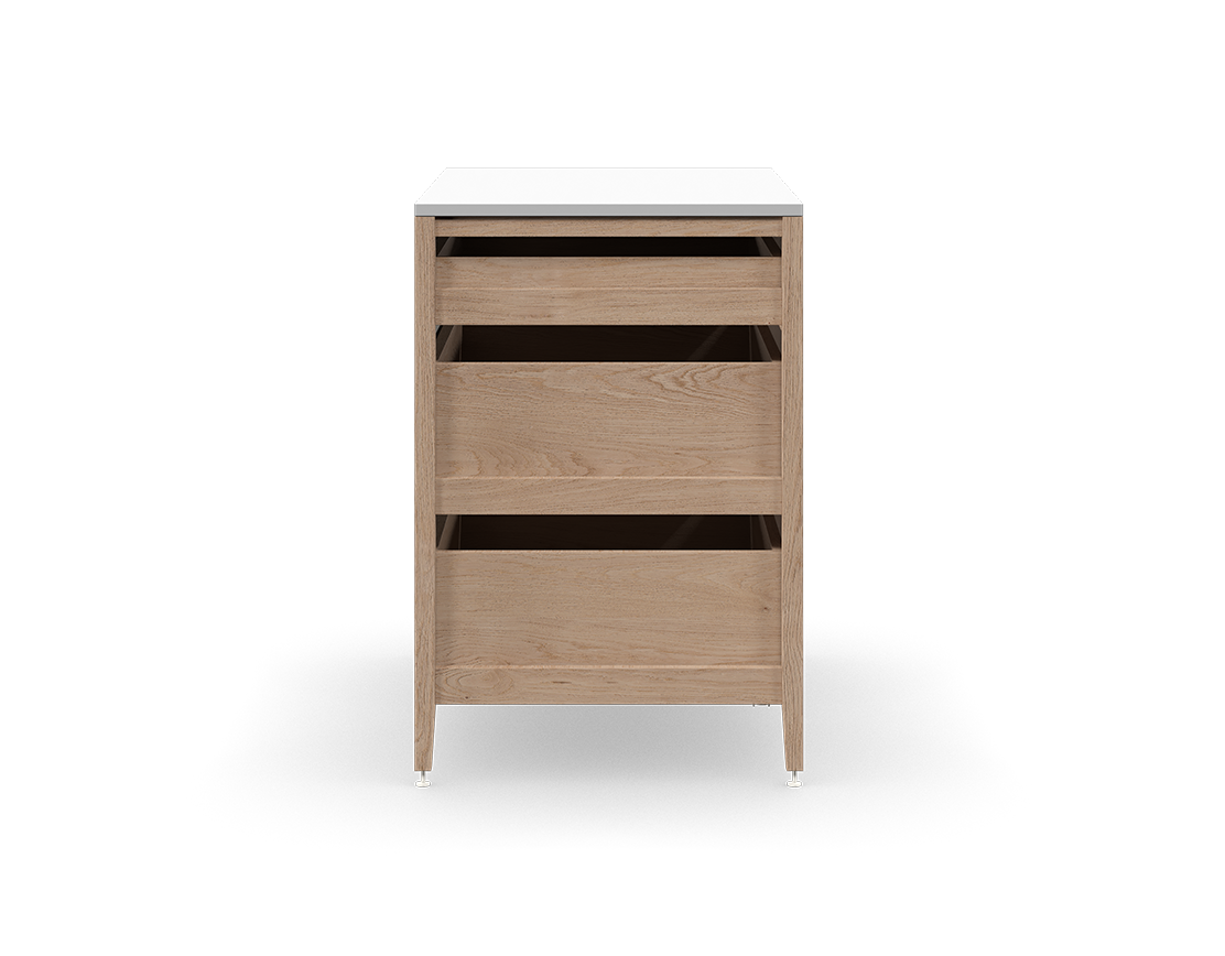 Cabinet de cuisine autoportant en chêne naturel, avec trois tiroirs en bois et des pieds en métal blanc.