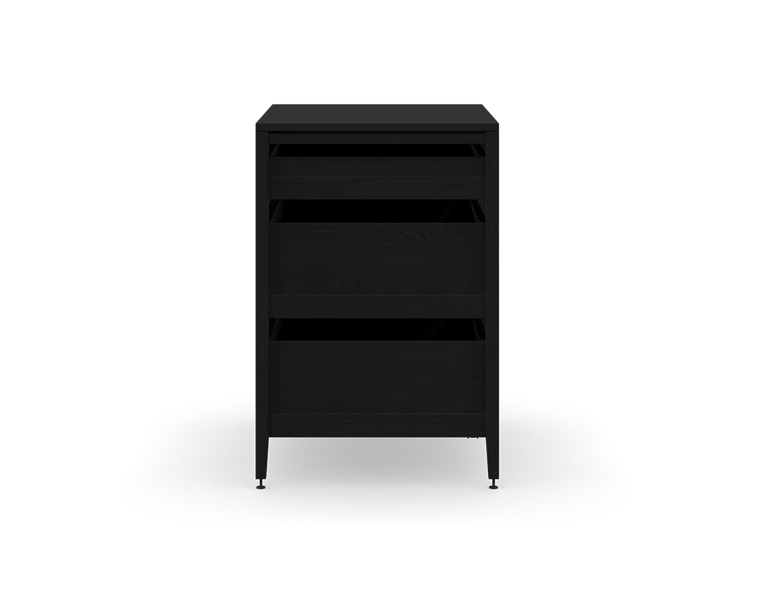 Cabinet de cuisine autoportant en chêne teint noir, avec trois tiroirs en bois et des pieds en métal noir.