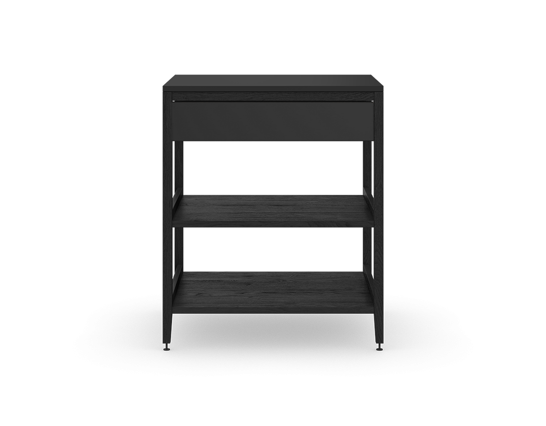 Armoire de cuisine modulaire en chêne teint noir, avec un tiroir et deux tablettes en bois pleine largeur. Conçue pour le rangement ouvert, sur pattes en métal noir.