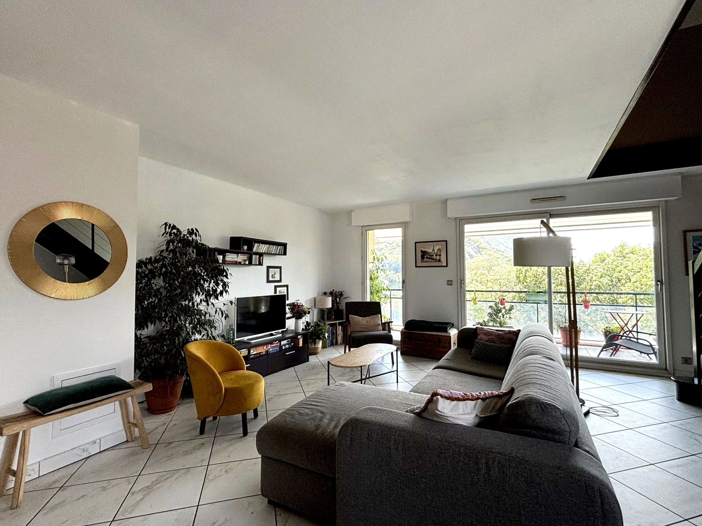 T4 duplex lumineux de 102 m² au dernier étage à Annemasse