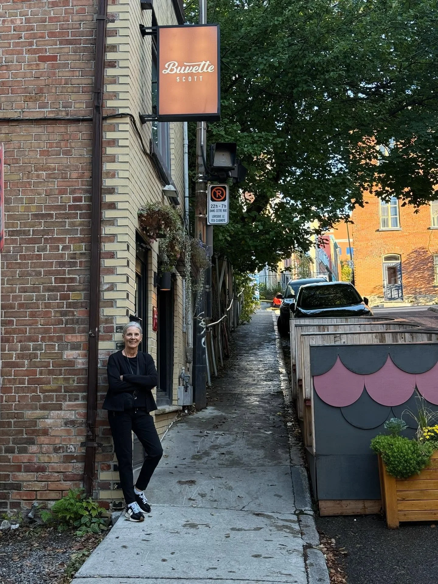 Found some beauties (and beauty) in #quebeccity. Great drinks &amp; dinner at #buvettescott Great tour of this great city (motto: around every corner, another photo opportunity&hellip; another hill to climb)! Drinks at #honoizakaya (mmmmm)&hellip;