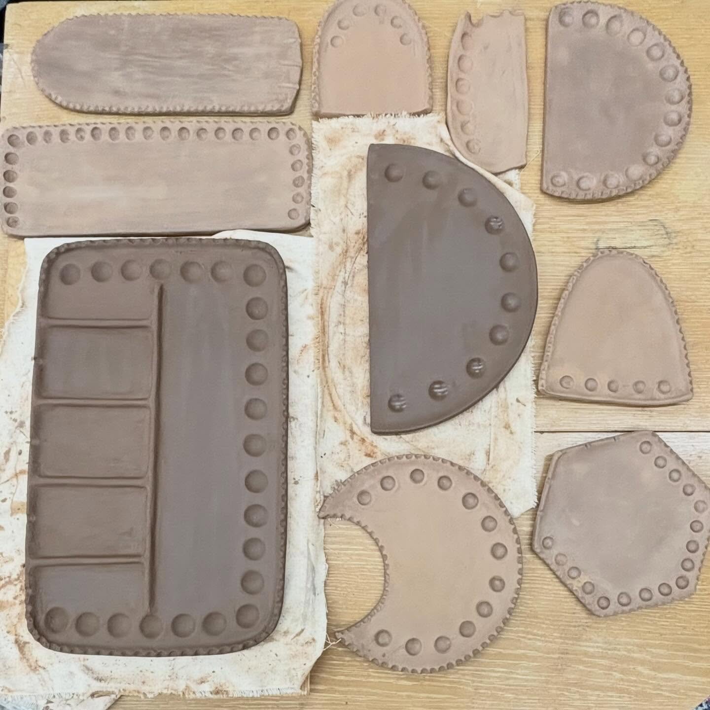 The clay was calling me, and I had to answer. 

#ceramic
#ceramicwatercolor 
#ceramicwatercolorpalette