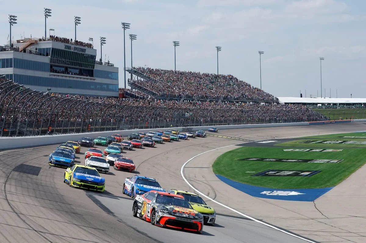 NASCAR Cup Series restart at Iowa Speedway