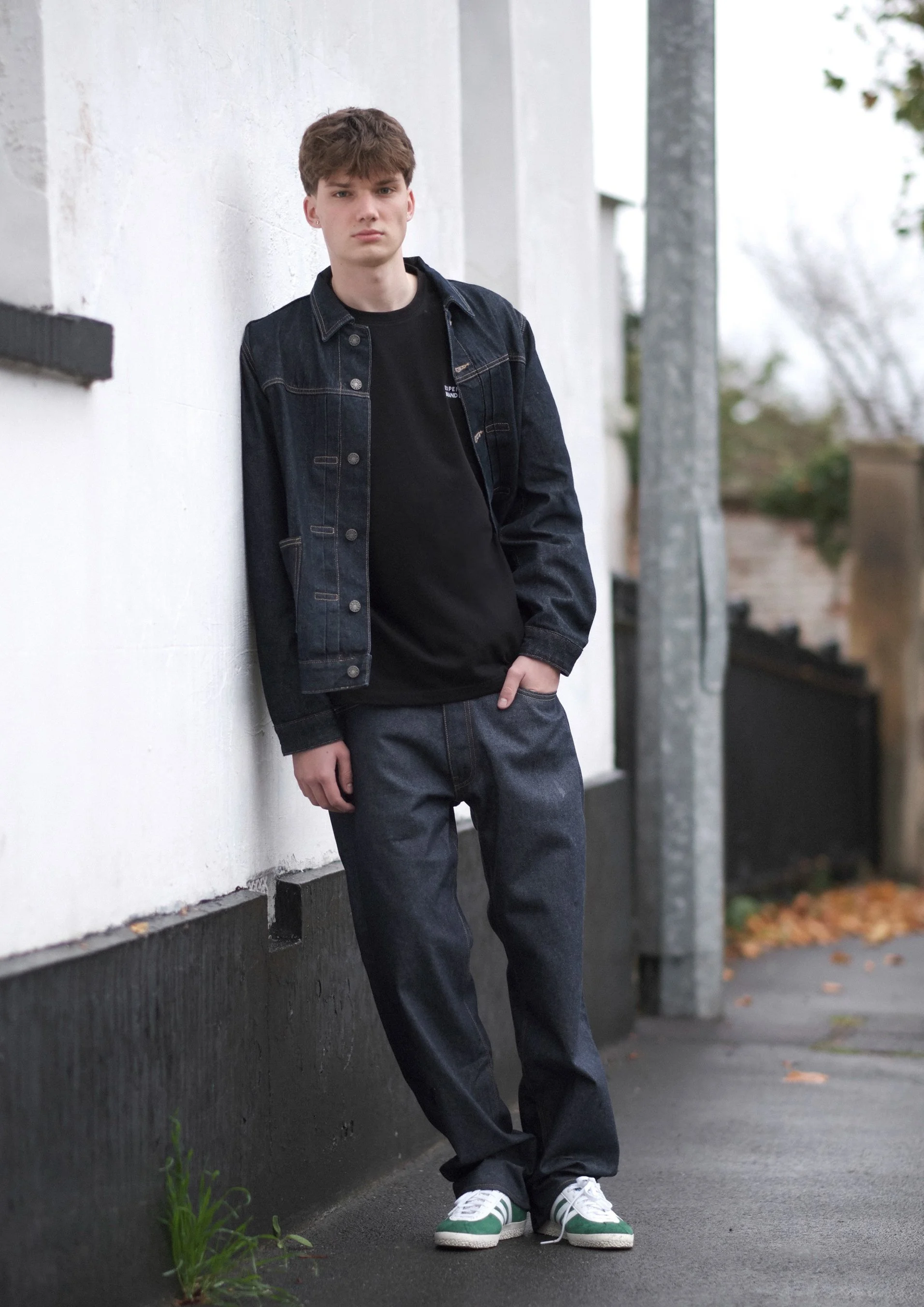 EXPENSIVE BRAND LOGO