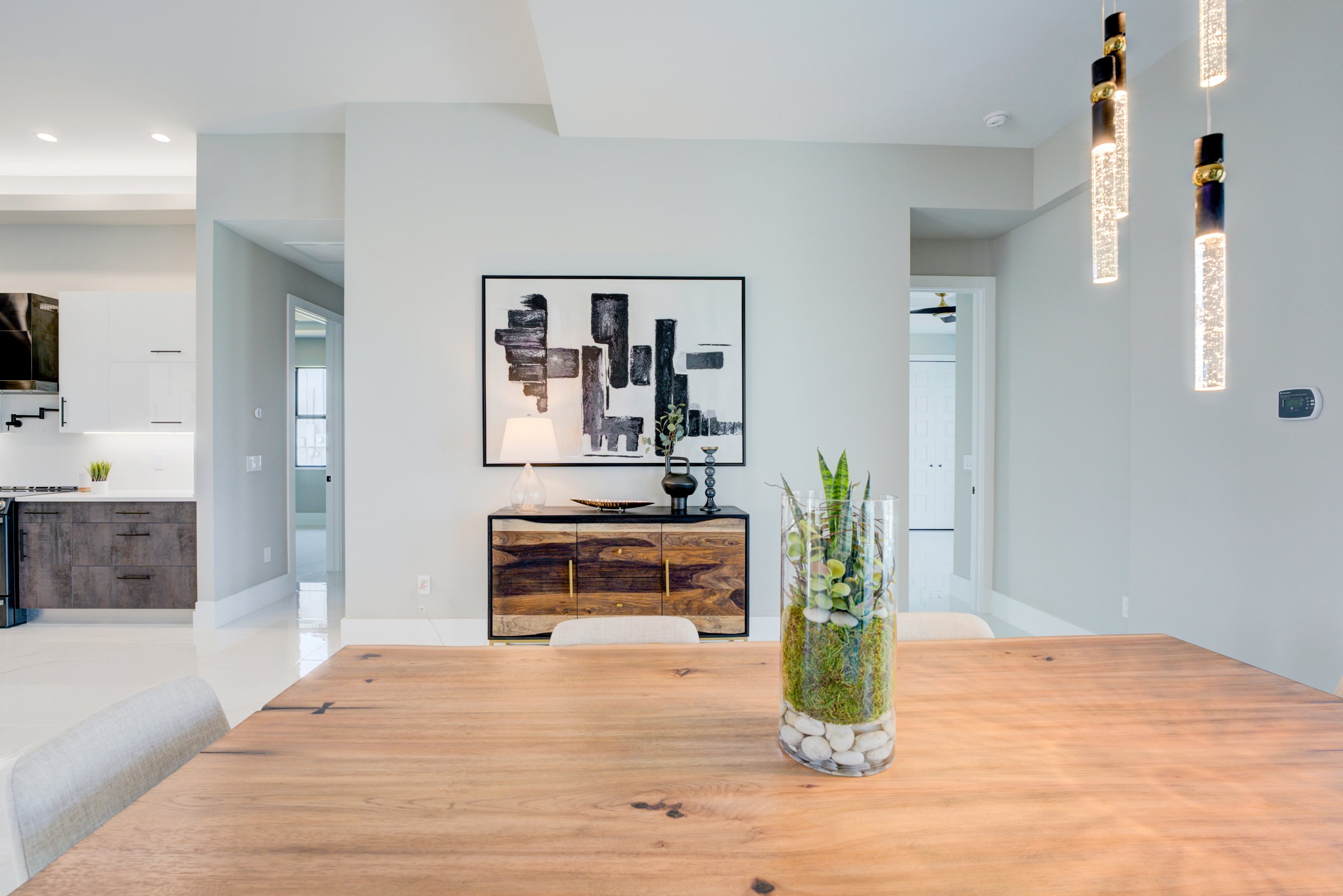 THE ESSENTIAL LISTING