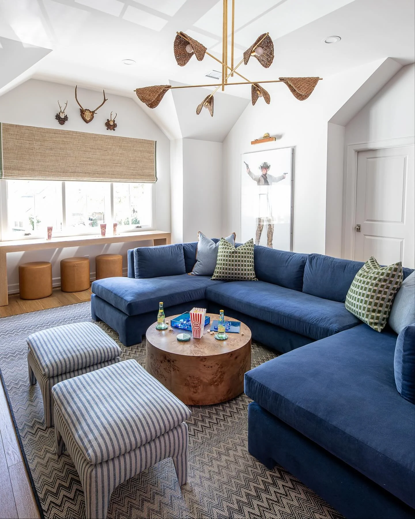 Let the games begin 🎲 // 📸 by @clairezurek 
#gameroom #gameroomdesign #bonusroom #addition #gameroomstyle #customupholstery #houstoninteriordesign #houstoninteriordesigner #houstoninteriors #interiordesign  #interiordesigner #lindseygilleyinterior