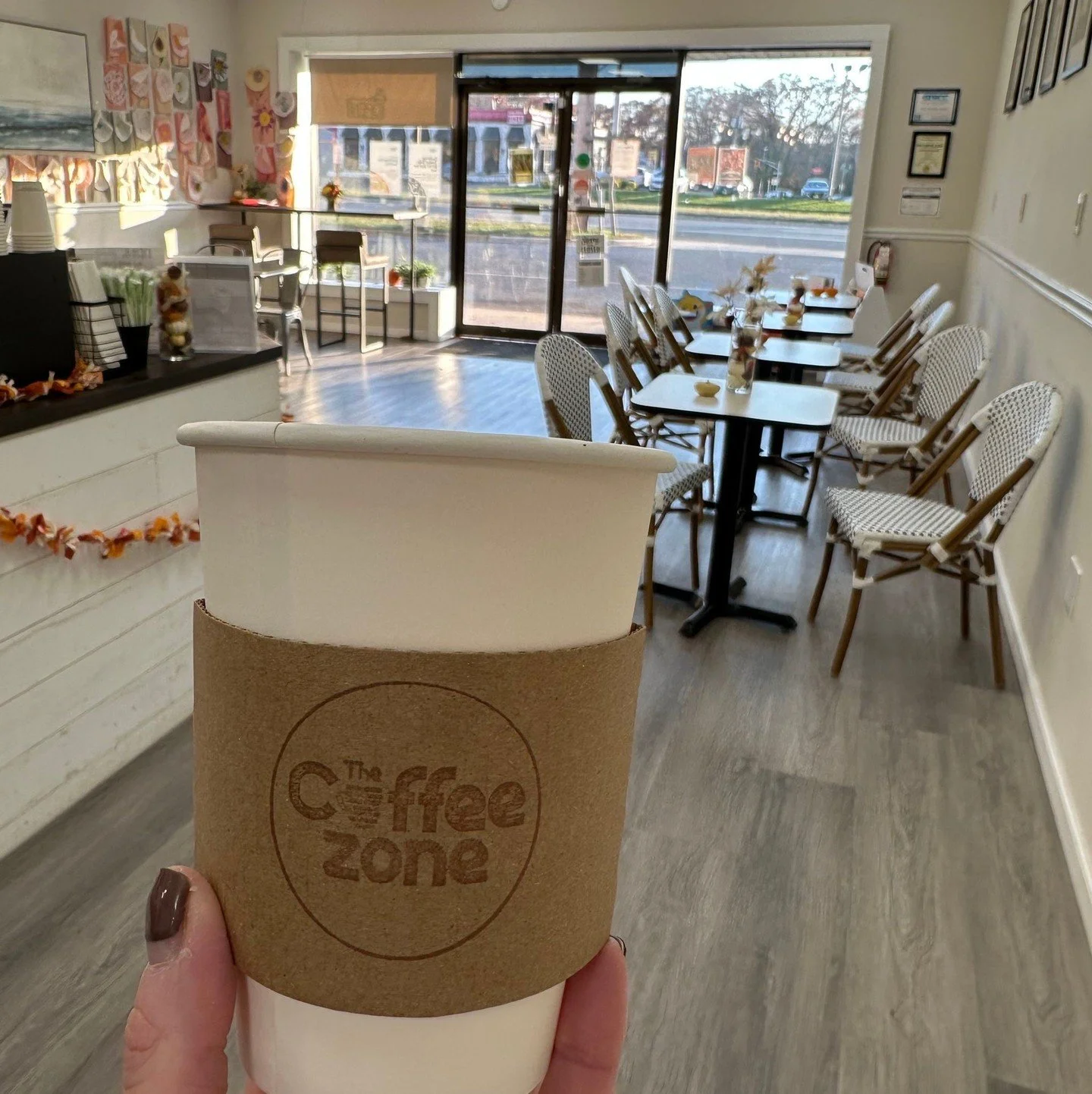 Need an afternoon pick-me-up? 😌 Come recharge with your choice of latte or a fresh cold brew.
📱 Call ahead, order online, or find us on DoorDash, Uber Eats, or Grubhub! #coffeeshop #njcoffee #tomsriverlocal #tomsrivernj