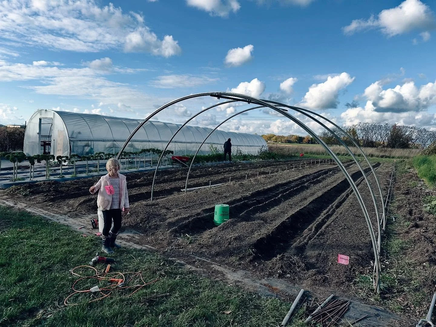 Hoop 2 going up!

#heritageorchardfarm #csa #organic #permaculture