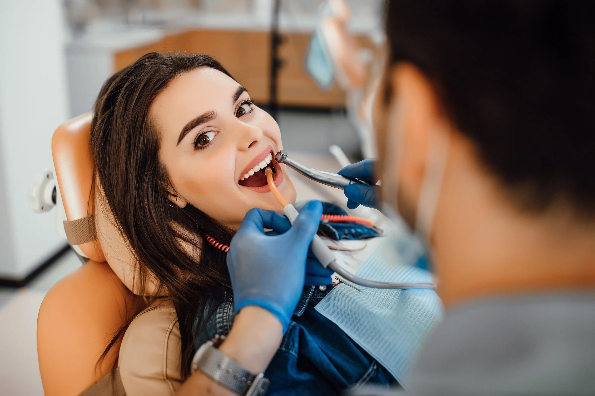 ¿Cada cuánto debes hacerte una limpieza dental profesional?