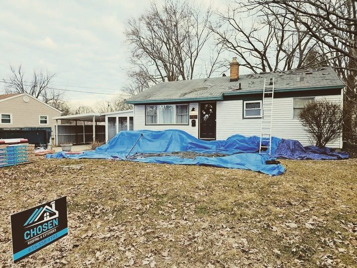 Our team is hard at work today installing a brand-new, high-quality roof! A strong, durable roof is essential for protecting your home and adding long-term value. Whether you need a replacement, or repair, we've got you covered—literally!
Think