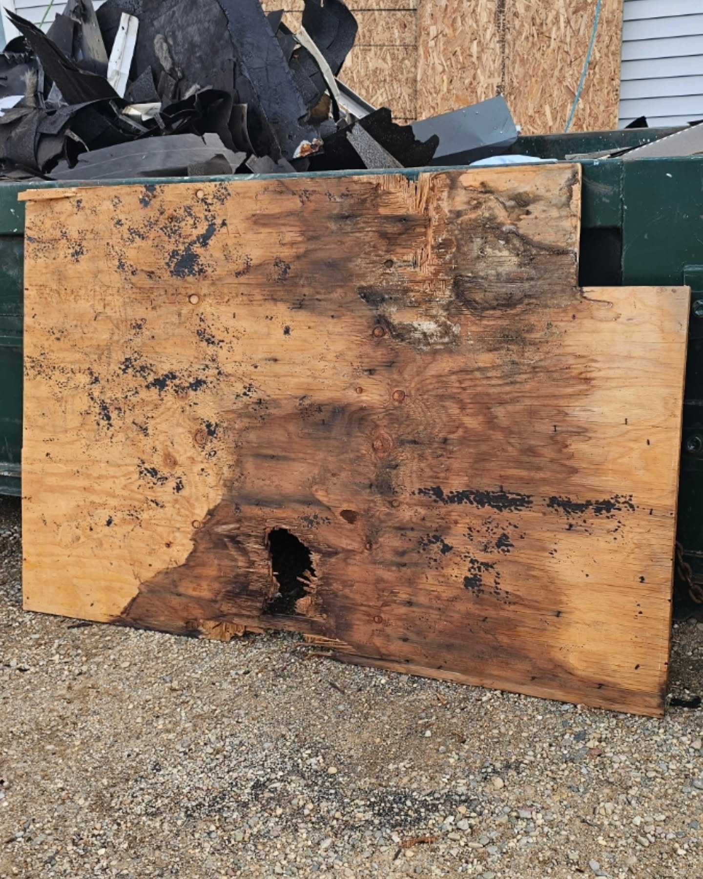 ๐ง "A leaky roof today can mean bigger problems tomorrow! Don’t wait until the damage spreads—call Chosen Roofing and Exteriors for a fast, reliable fix. We’ve got you covered! ๐ ๐จ #LeakyRoof #RoofRepairExperts #ChosenRoofing&