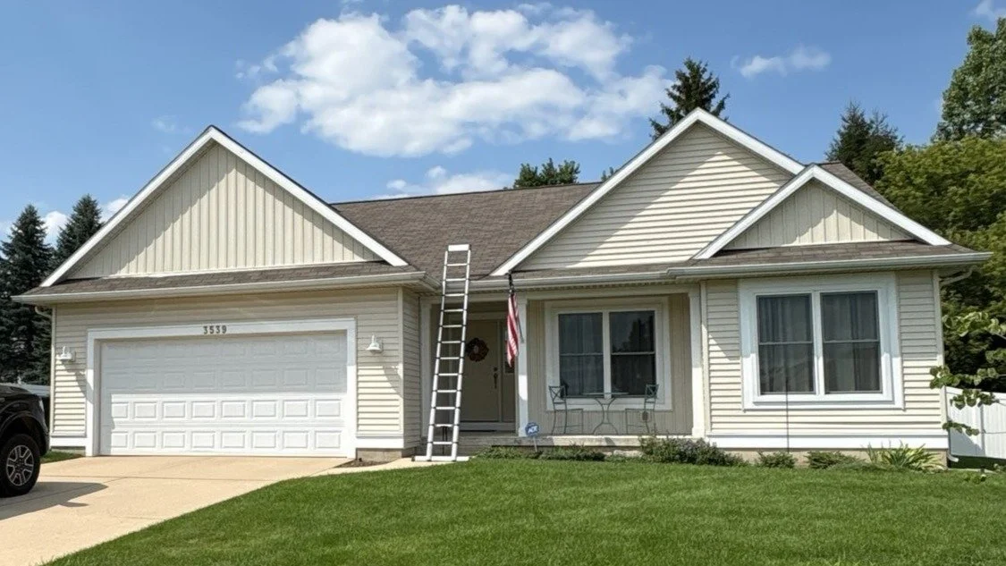 ✨ Nothing beats a good before &amp; after! ✨

Check out this transformation &ndash; from worn and weathered to a brand new roof built to last. 🏠🔨

At Chosen Roofing &amp; Exteriors, we take pride in protecting homes and giving them fresh curb appea