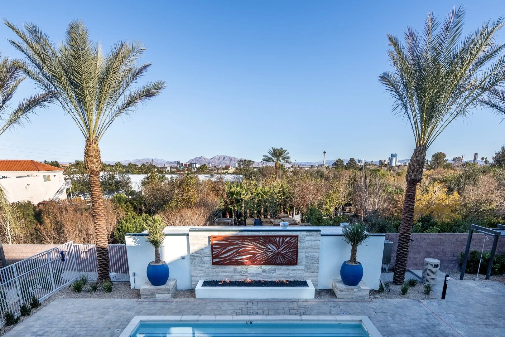 NV - Lindell Living_039.jpg