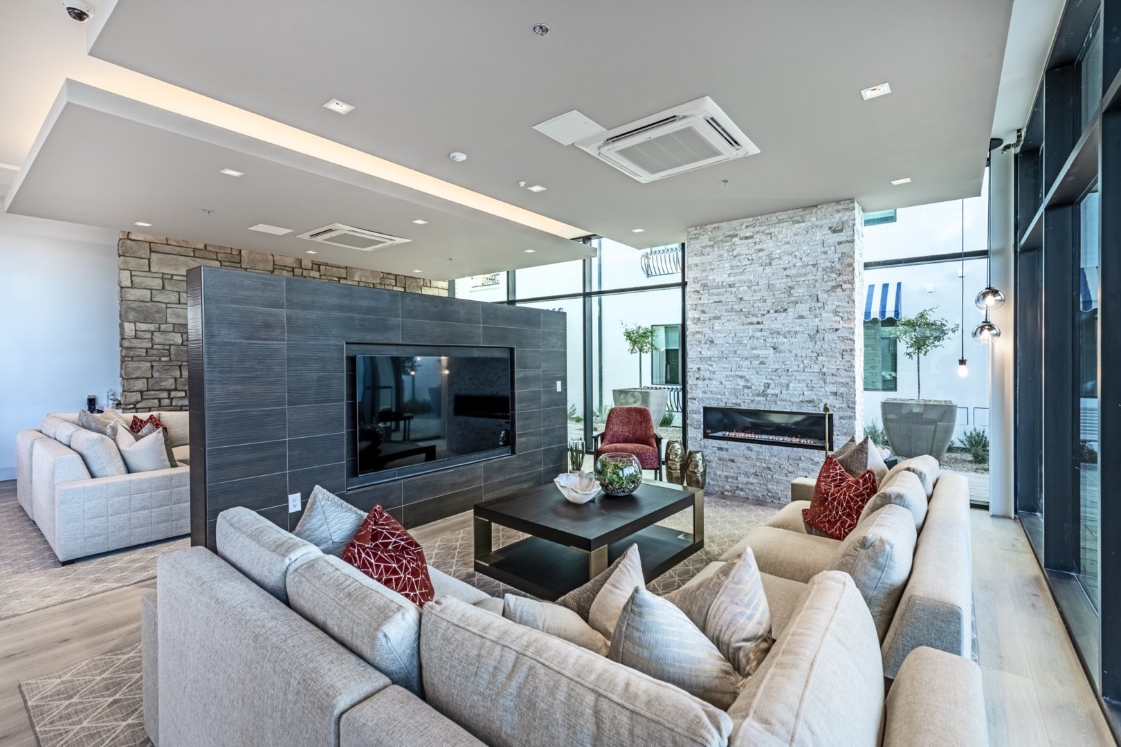 NV - Lindell Living_044.jpg