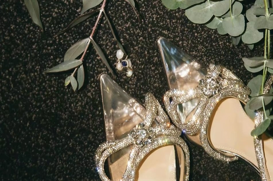 &lsquo;A girl should be two things: classy and fabulous.&rsquo;
Coco Chanel
My lovely Bride had style!💫💁🏾&zwj;♀️
Photo: @janelleamakifilm 

#vintage #film #retro #bride #bridetobe #accessories #weddingcoordinator #weddingplanner #weddingmornings #
