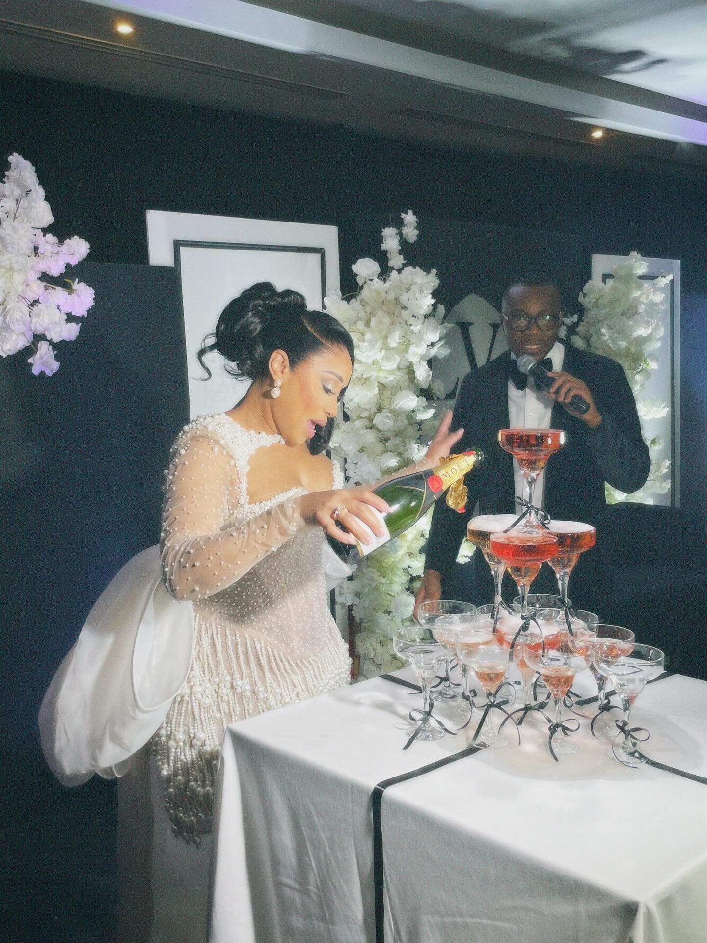 Vee&rsquo;s 40th Birthday in style!🥳🖤
Events Management &amp; Coordination: @winzlovesevents 
Decor: @rayandroses 
Production: @goodworksentertainment 
MC: @mrhabs_mc
Content Creator @purelycontentco
#celebration #clients #o2 #birthdays #eventsmana