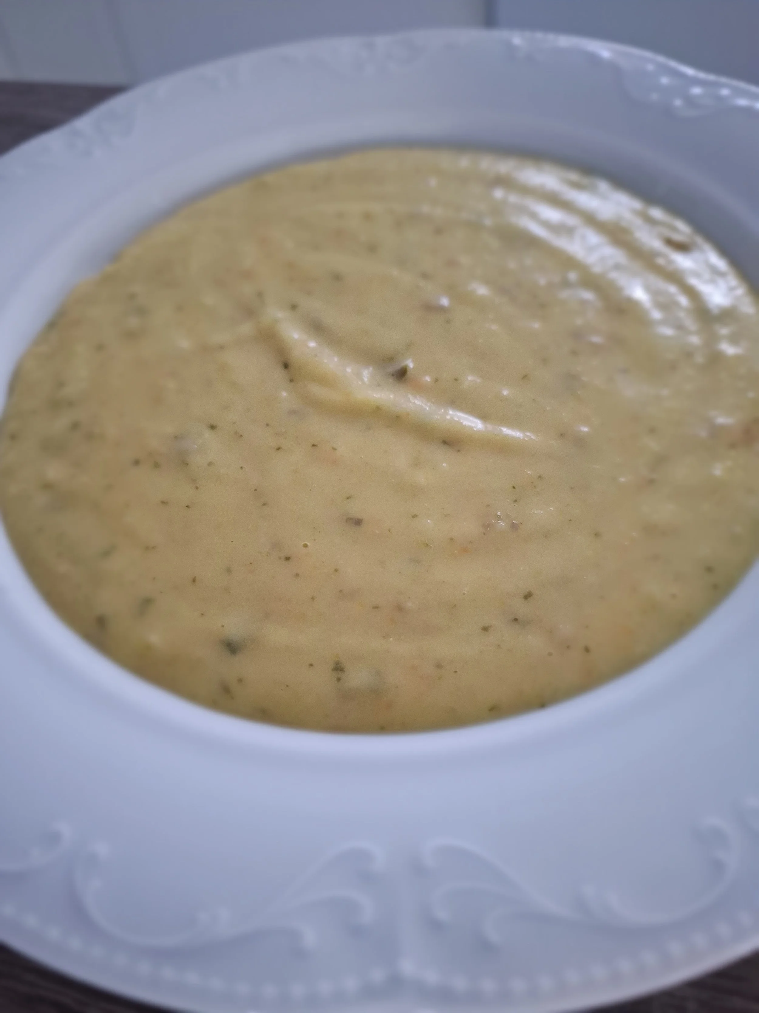 Tuorejuustoinen sosekeitto