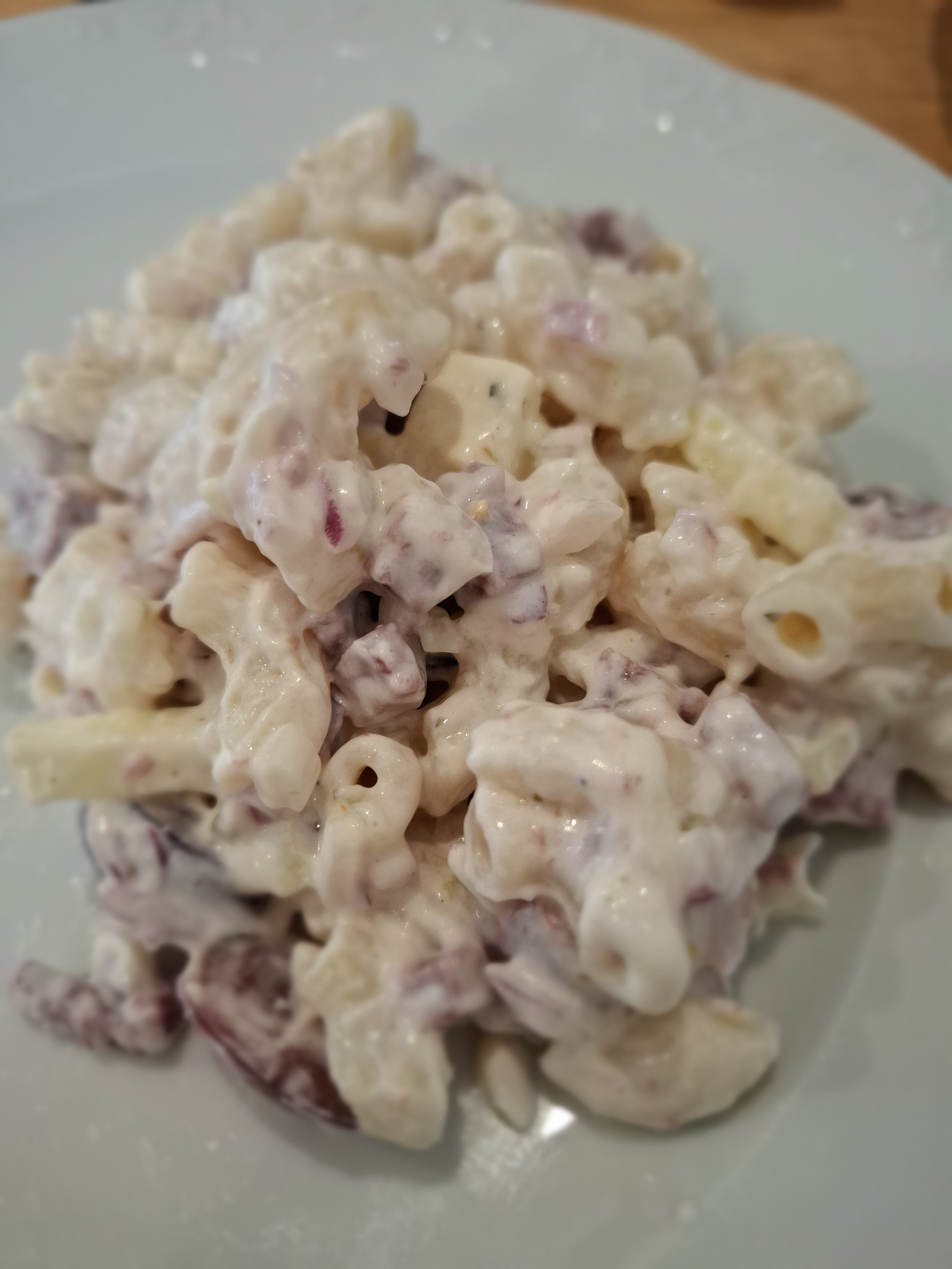 Makaroni-kinkkusalaatti