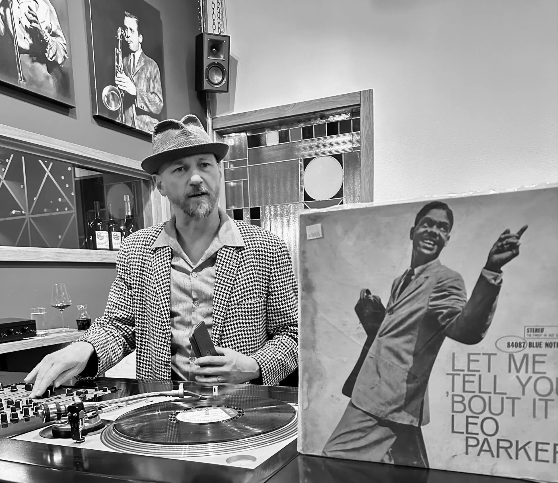 Live DJ: Derek Smith