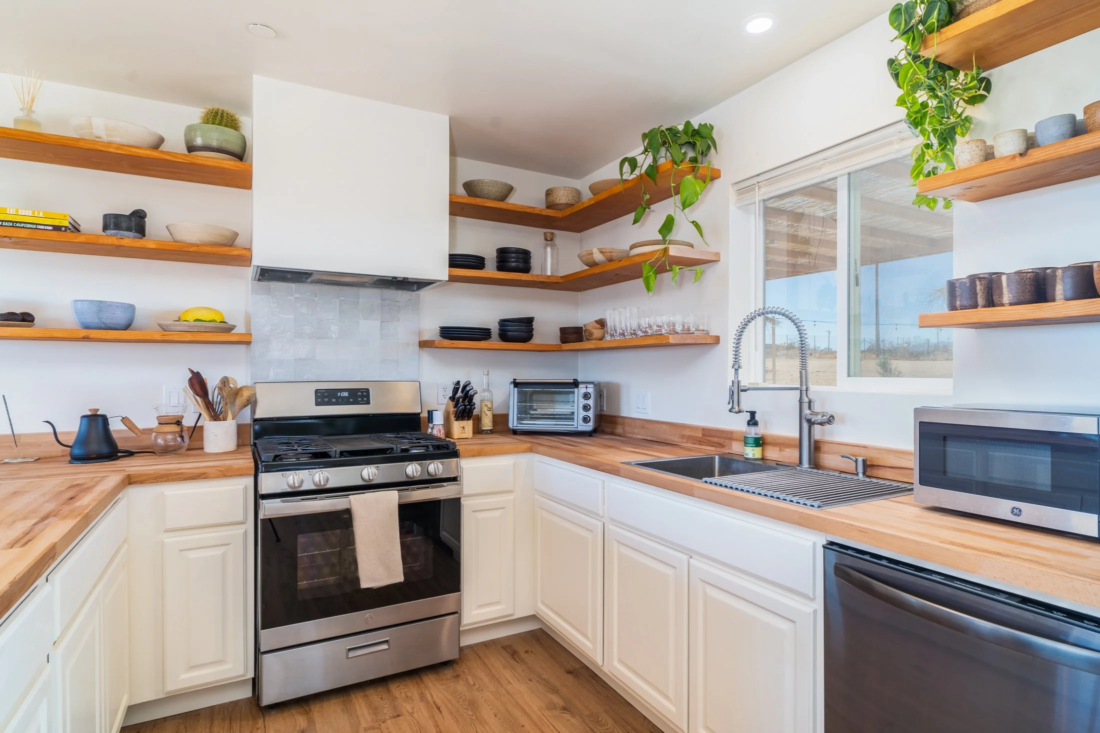 Warm Traditional/Transitional Kitchen Kitchen Remodel by Livingston Built INC project photo