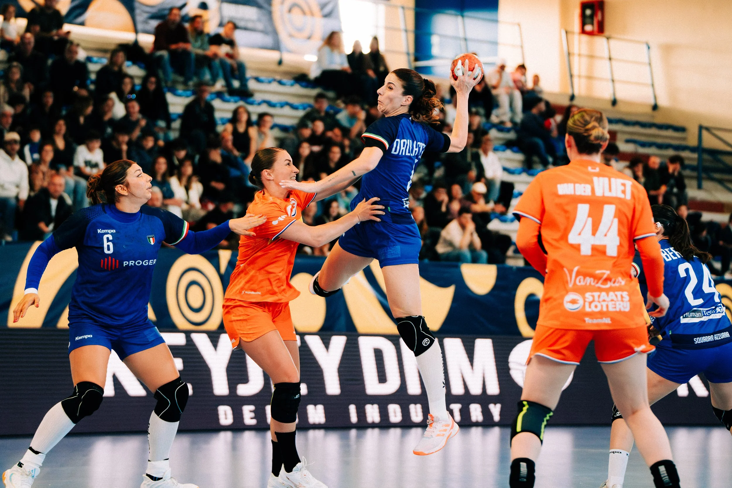 HANDBALL