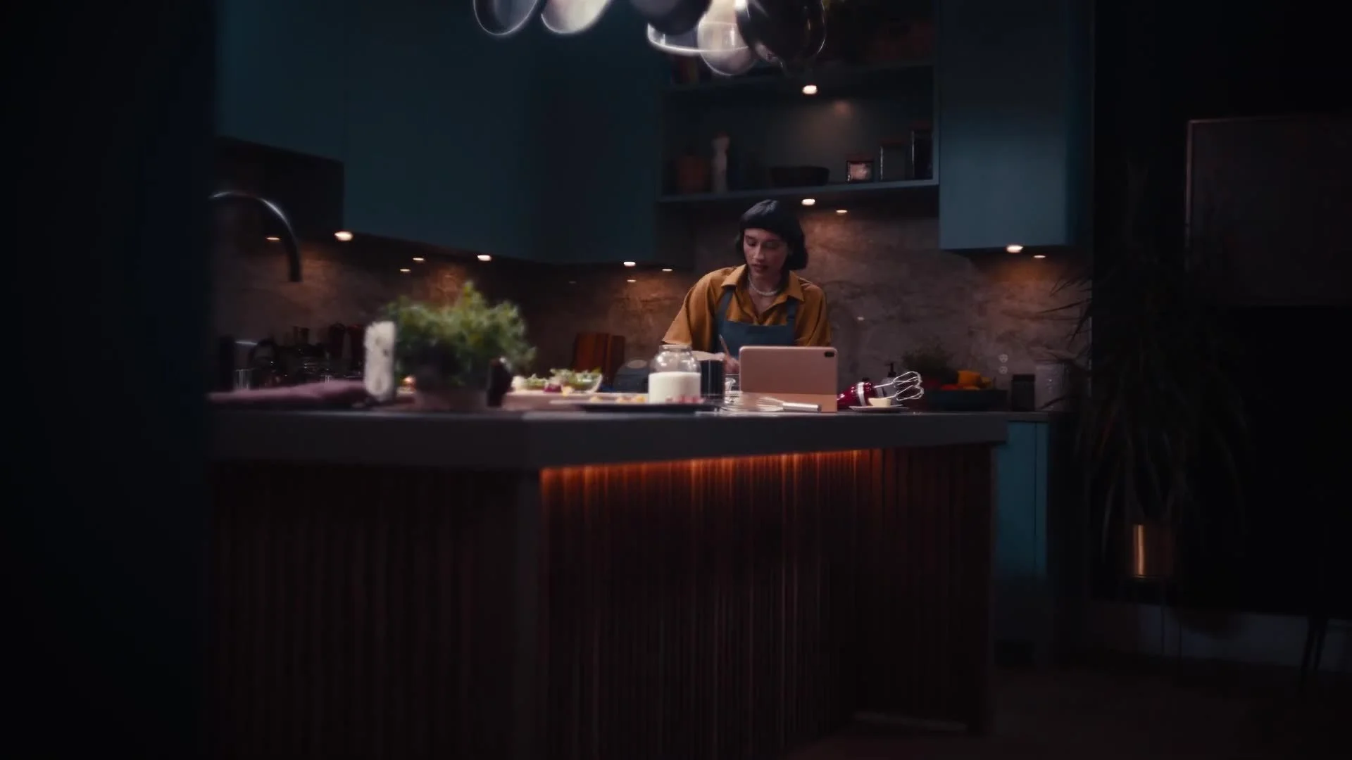 MASTERCLASS
KIDDO FILMS

Director: Ben Whitehouse
Producer: Maisie Thomas
Production Designer: Jo Carkner