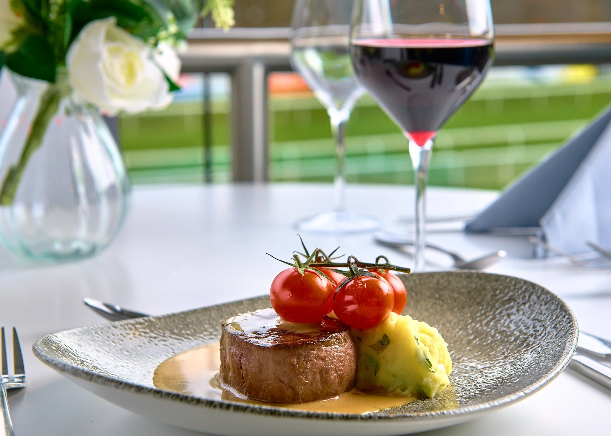 Hamilton Park Racecourse fillet steak with red wine – fine dining photography Scotland