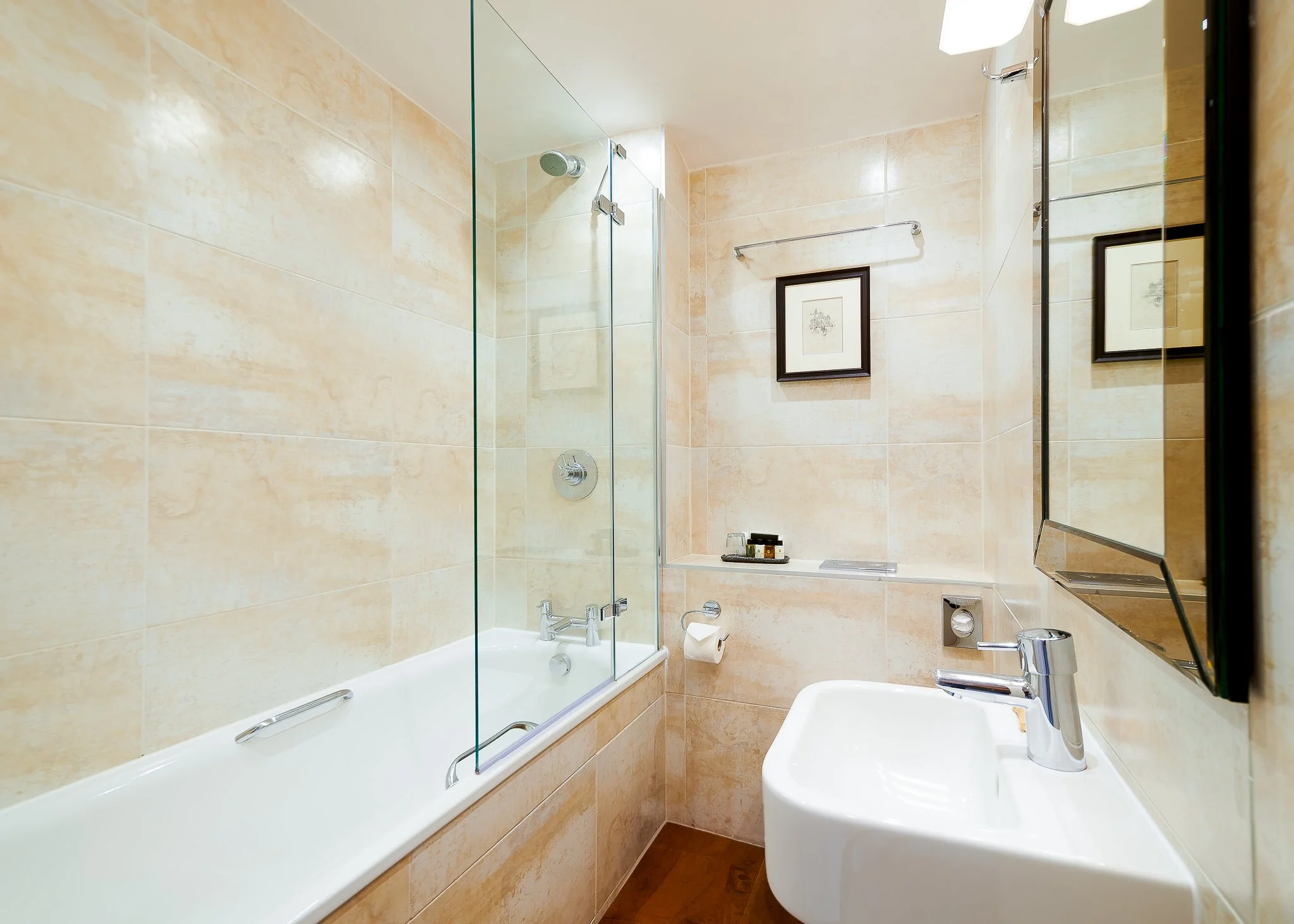 Roseate Edinburgh marble bathroom with bathtub – hotel photography Edinburgh Scotland
