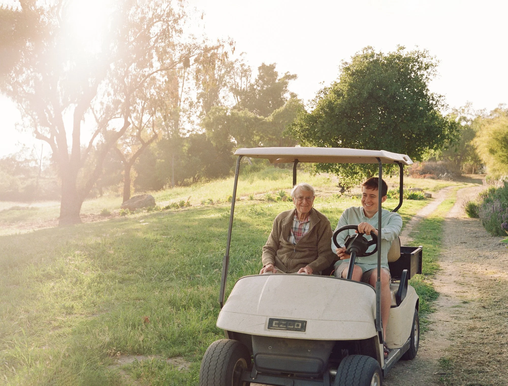 04-jessica-augie-family-golf-cart-santa-barbara.jpg.JPG