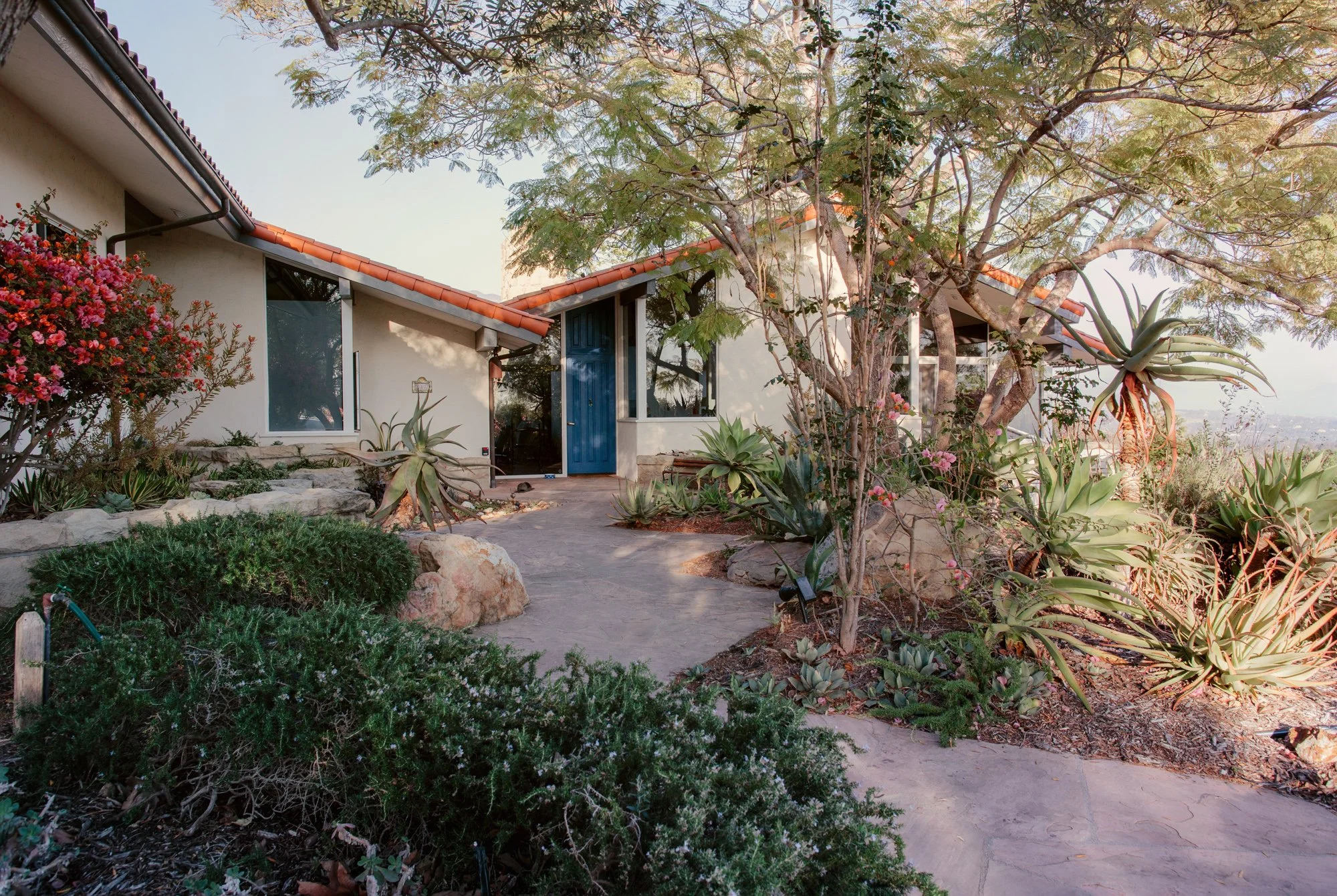 10-jessica-augie-family-home-entrance-santa-barbara.jpg.JPG
