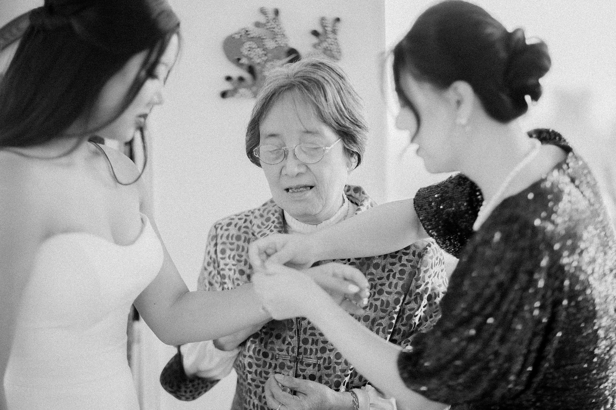 a bride and her family photographed by Michael and Anna Costa