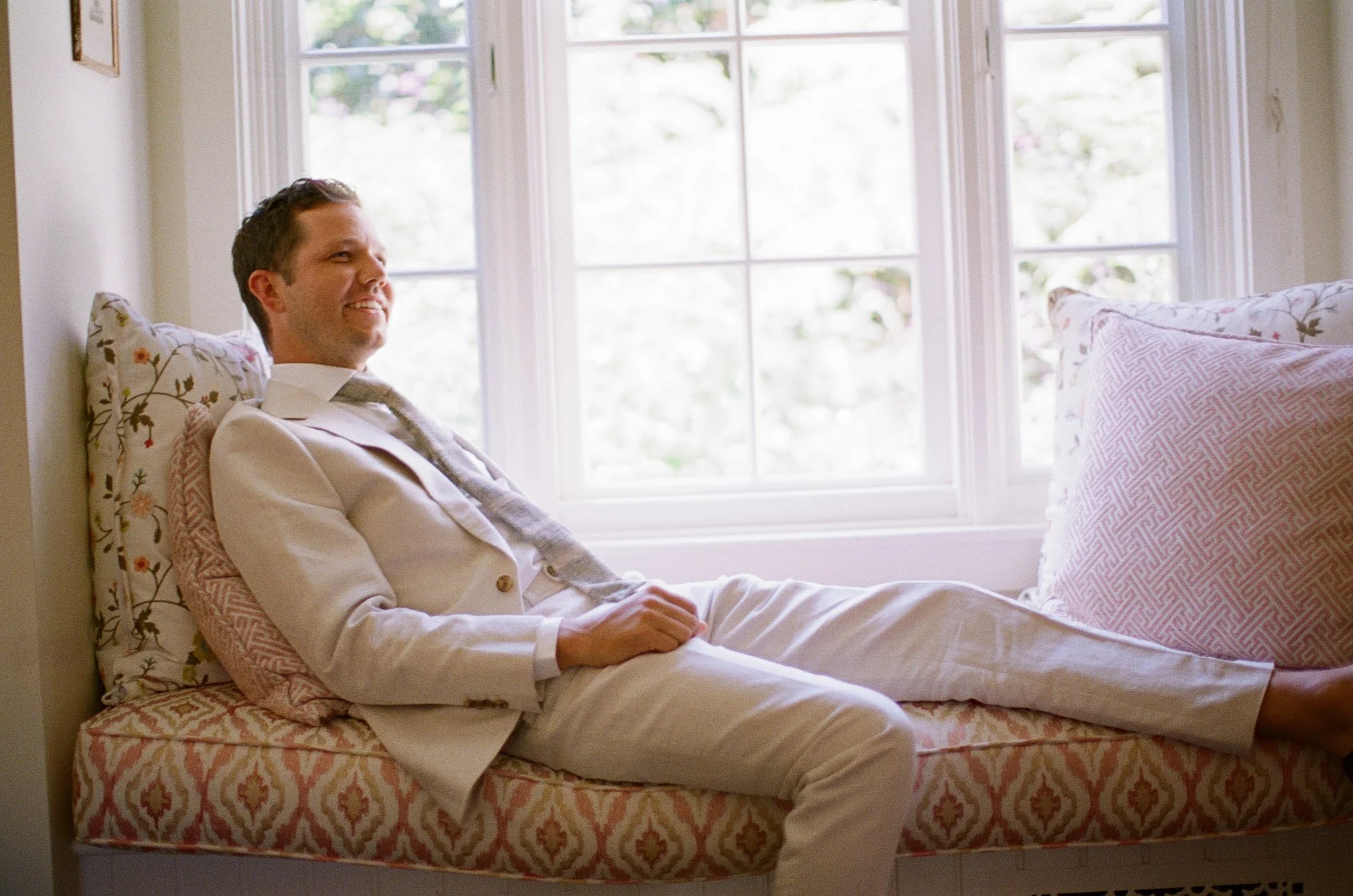 groom chilling before the ceremony photographed by Michael and Anna Costa