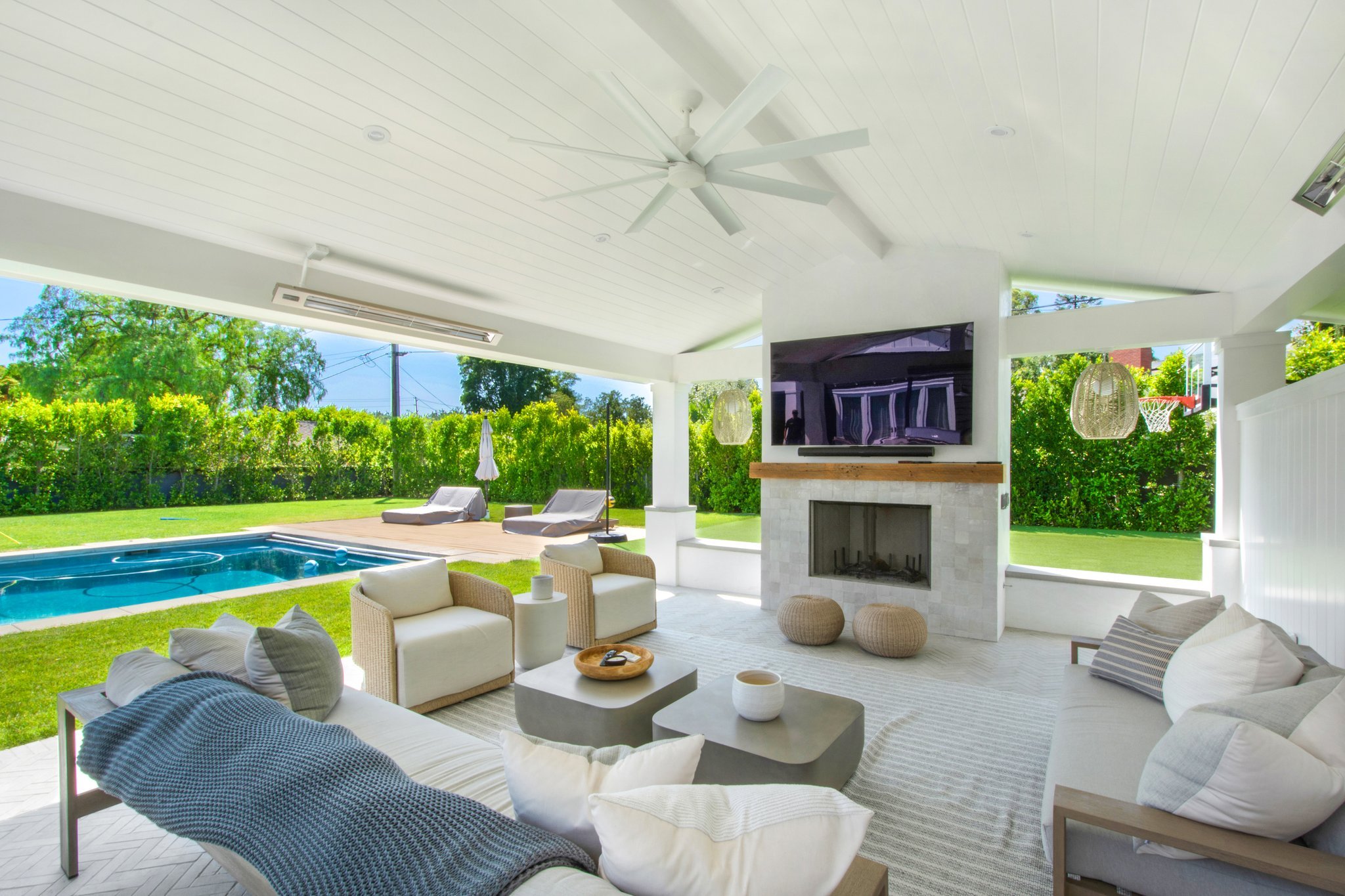 General Contractor, Outdoor Living Room