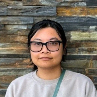 women in a grey shirt