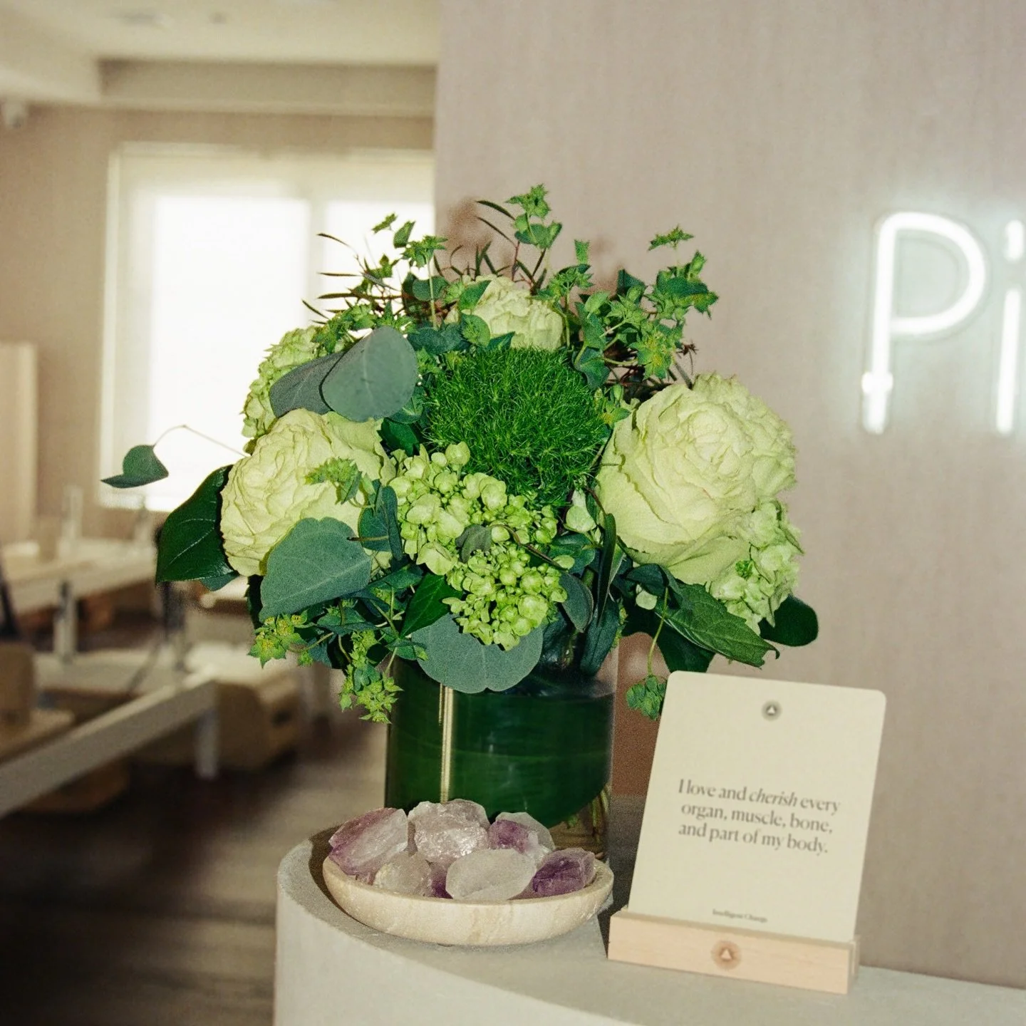 A slower, softer start to the day ✨sunlight pouring in, breath aligning with movement, and a moment to come back to yourself. Not every day needs to be loud to be powerful. Sometimes the magic lives in the quiet. See you tomorrow 🤍