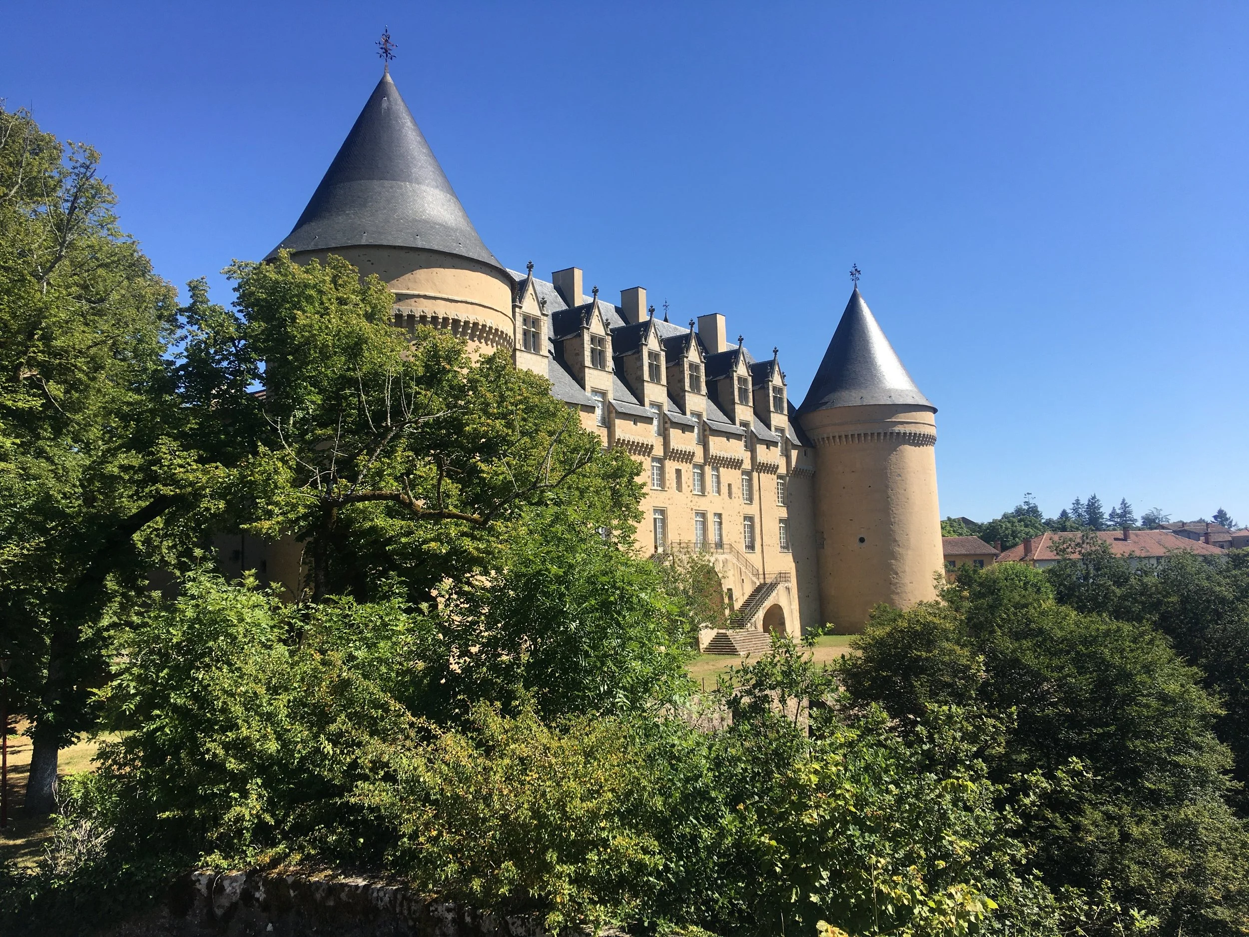 Château_Rochechouart_France.jpg