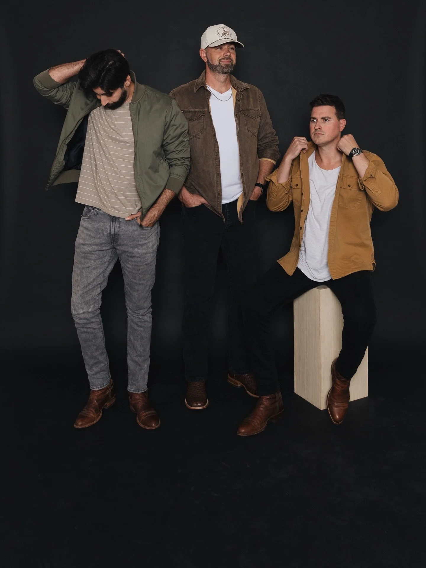 A big thank you to everyone who has streamed our newest tune, &ldquo;Country People Do&rdquo;. 🙏🏼 Follow us on SPOTIFY cuz we got more music coming your way babyyyy 🤙🏻 -link in story 📸 @kenz.ington_studio 
#countrymusic #newmusic #comingsoon