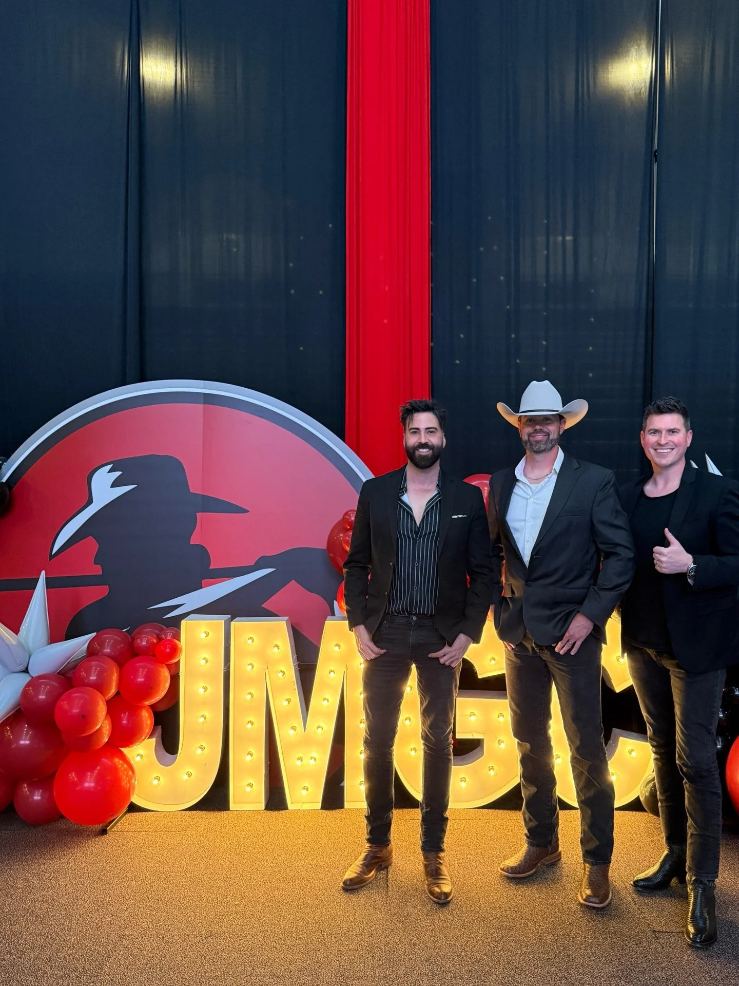 What an awesome night at the Justin Moore St. Jude Golf Classic. Close to $700,000 raised in one evening. Incredible. Arkansas showed up. 🙏🏼 @stjude @justincolemoore @thehatbarbykk