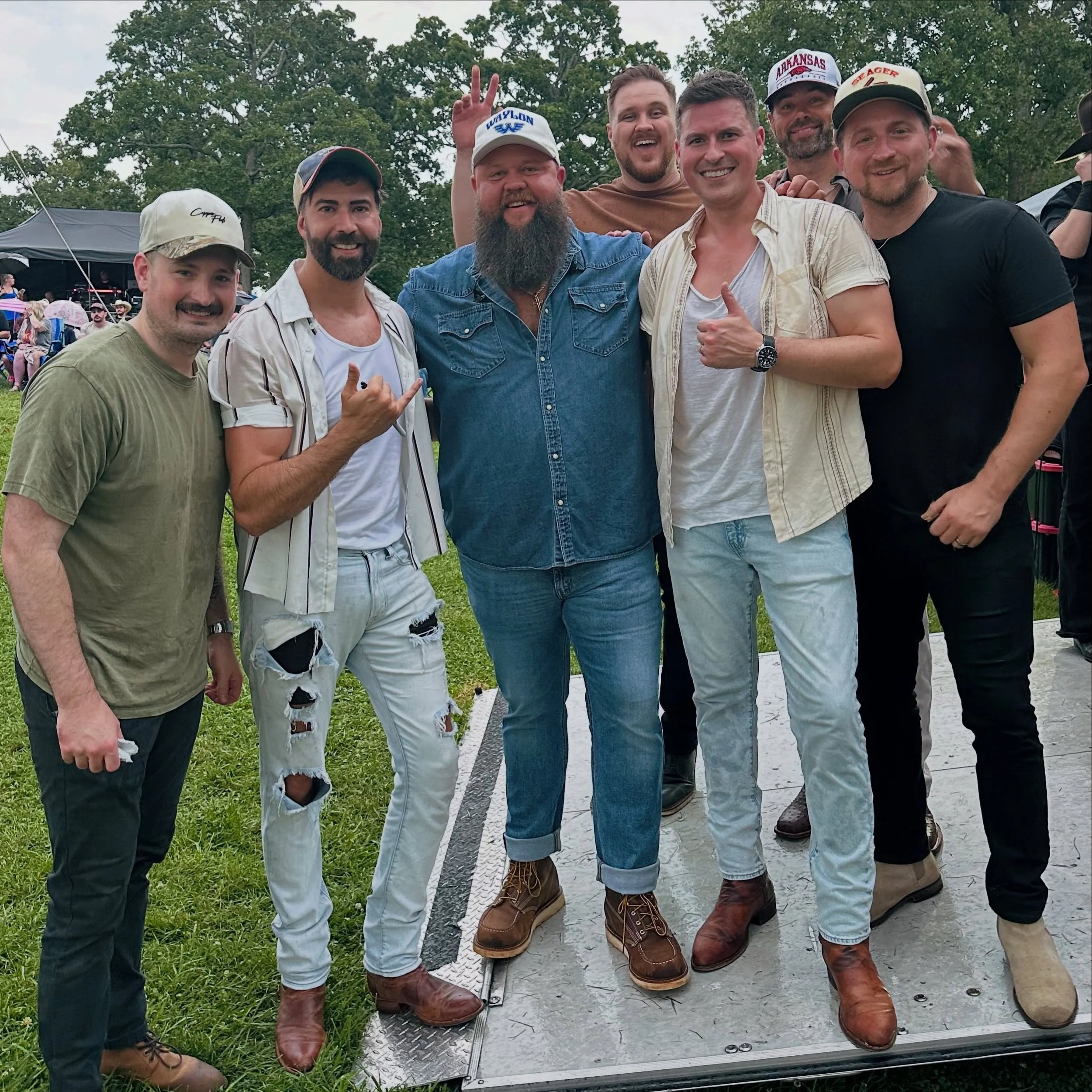 @larryfleet is the real deal. Thanks for letting us share the stage with ya brother. #firstclass My guy can rip 🎤