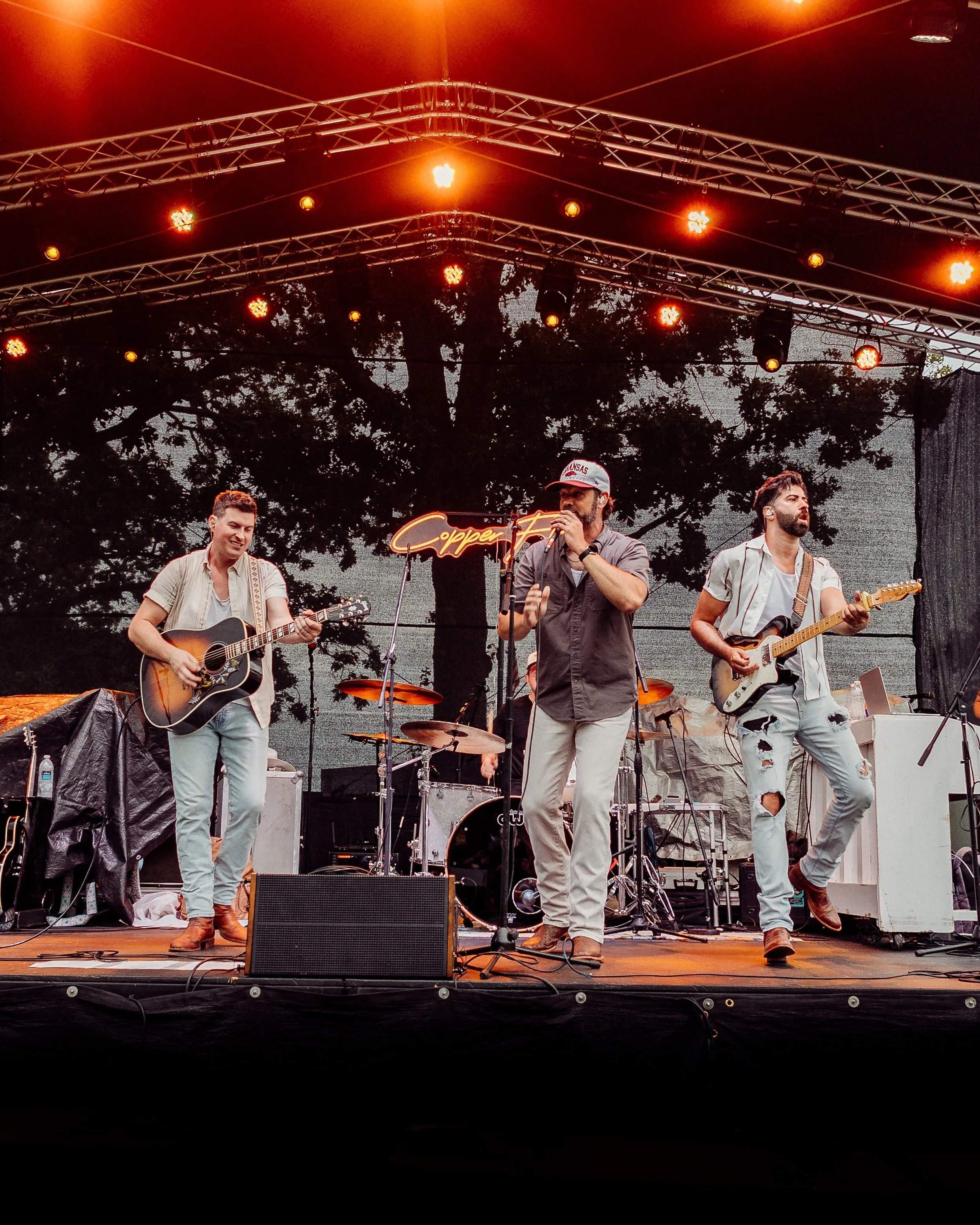 Mudtown Days. Y&rsquo;all know how to have a good time... even with the rain! Lowell, AR, thanks for coming out! 
 📸 @itsmenikkyc 🔥 #legend

#datcountrymusic #thanku #festival