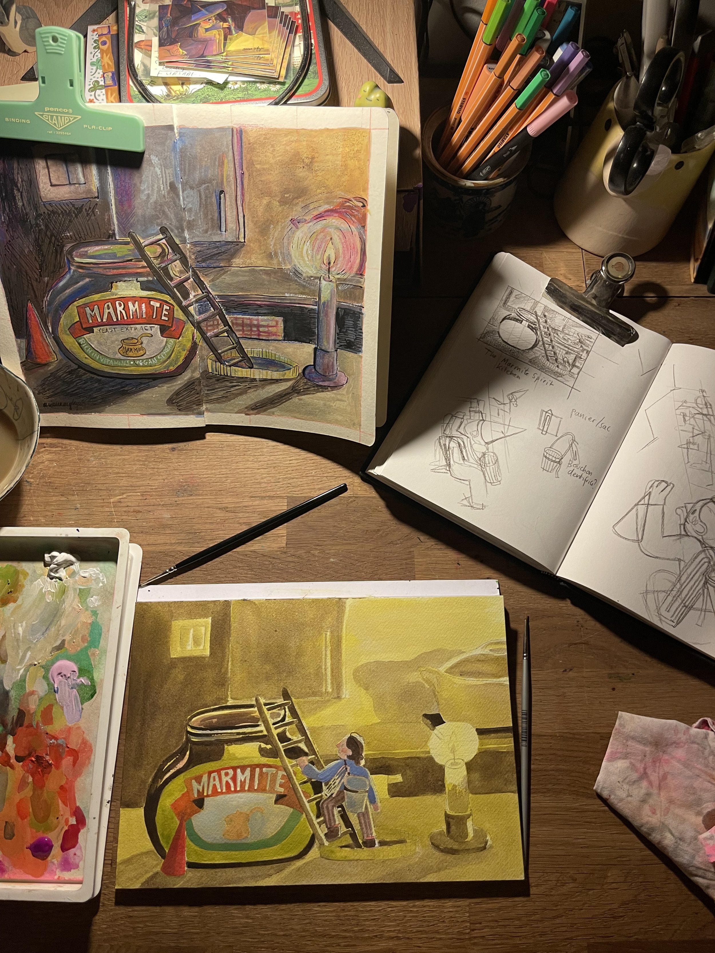 I started adding colors with the Marmite jar. It was the center of attention. Good thing is, acrylagouaches don't reactivate with water, which meant that the drying being quick, I knew my underlayers were safe once they were dry.