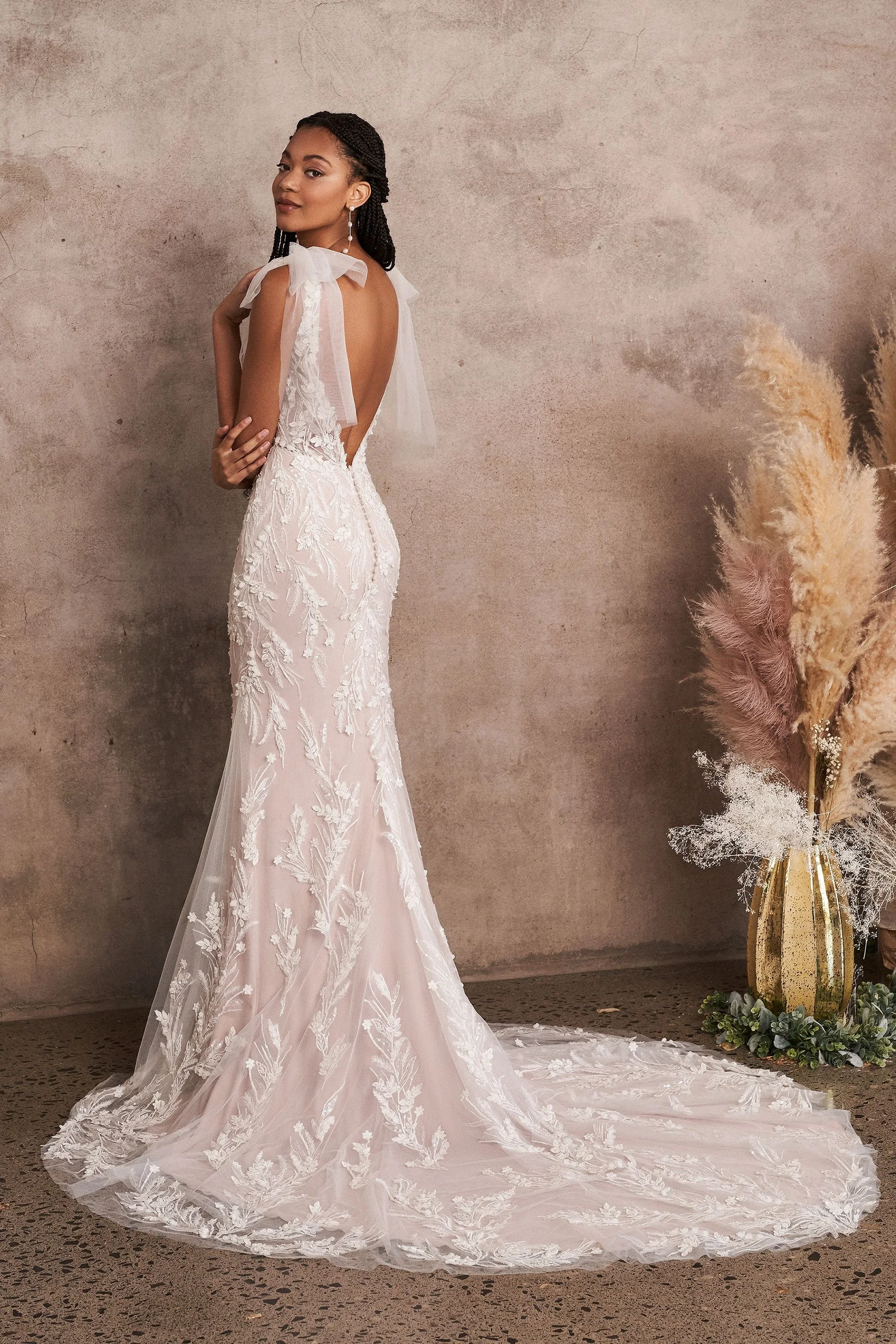Lace and tulle fitted wedding dress with bows on the shoulders by Lillian West