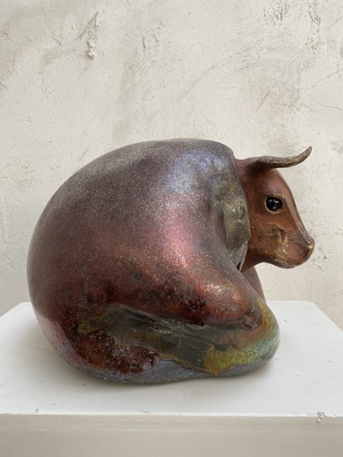 Toro; Bronzo, ceramica raku, e vetro; 30 x 25 cm; 2024
