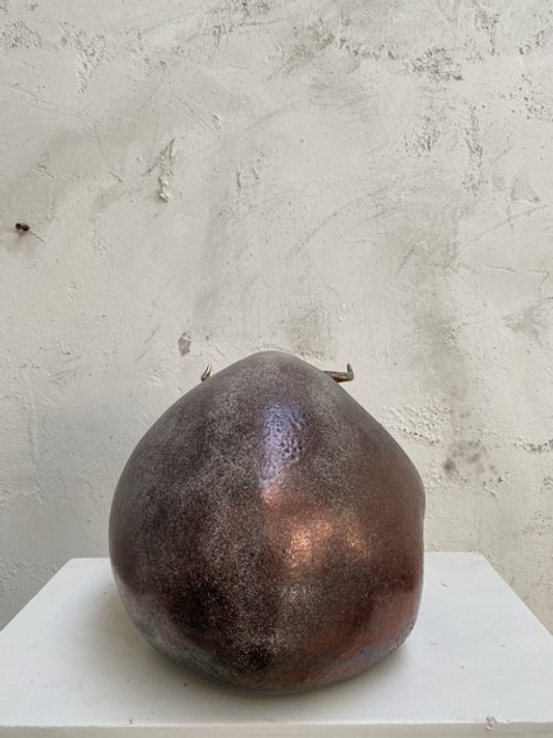 Toro; Bronzo, ceramica raku, e vetro; 30 x 25 cm; 2024