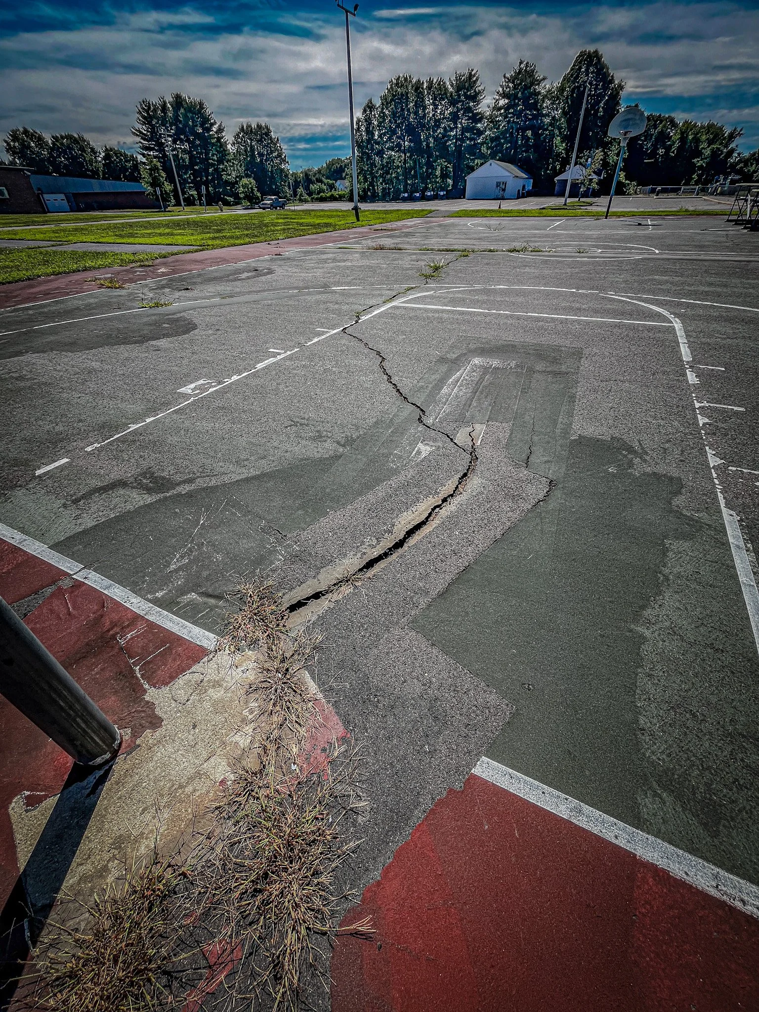 outdoorbasketballcourt5.JPG