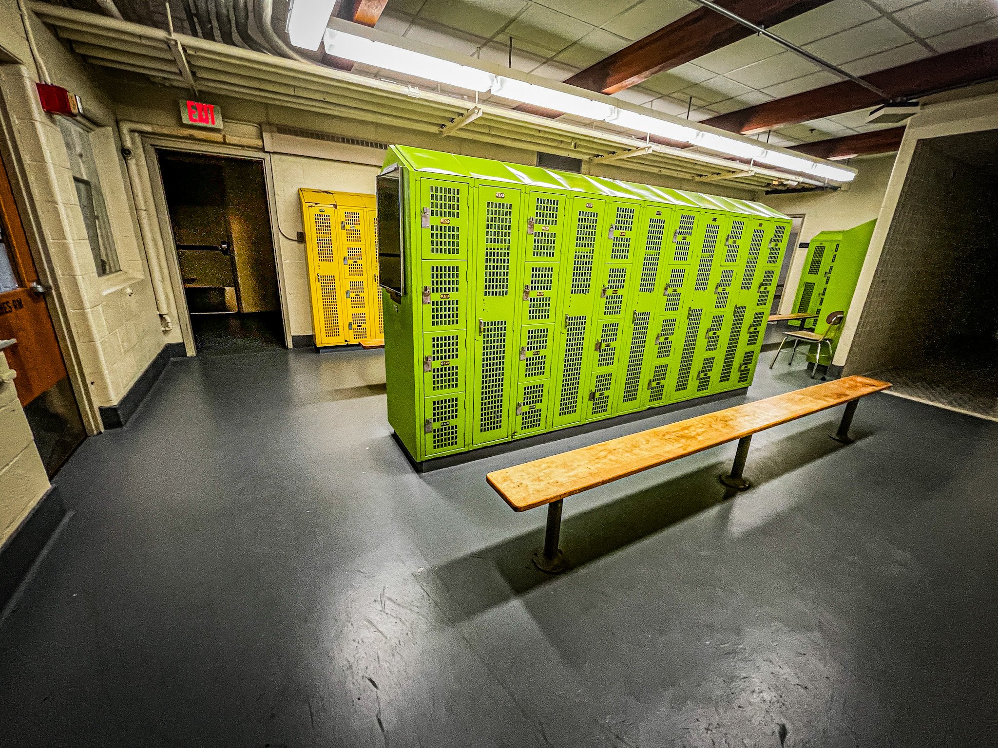 lockerroom9.JPG